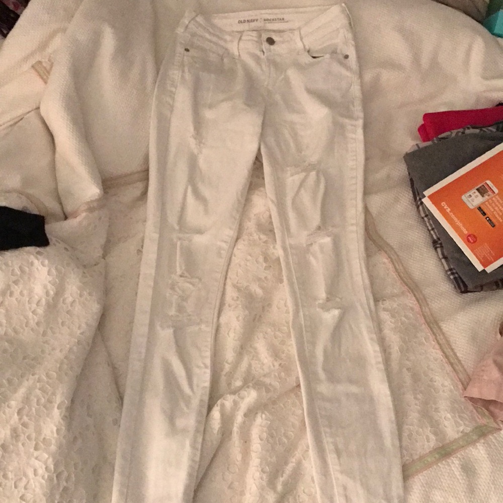 White distressed pants